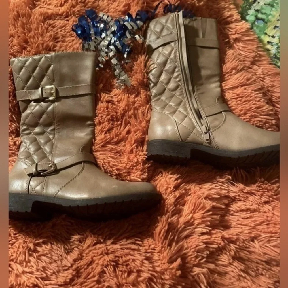 Boots for Girls, Tan or Camel Color. Faux Leather. Ball Brand Size 4